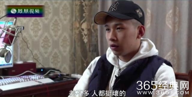 凤凰卫视《冷暖人生》导演微博被攻陷,只因触