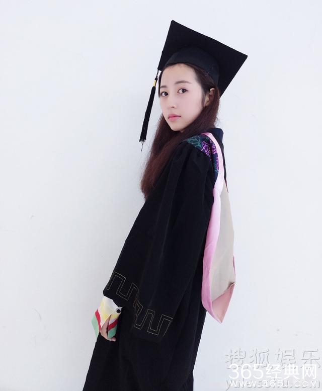 许魏洲女友私照曝光 大眼有神微笑甜美_影视资