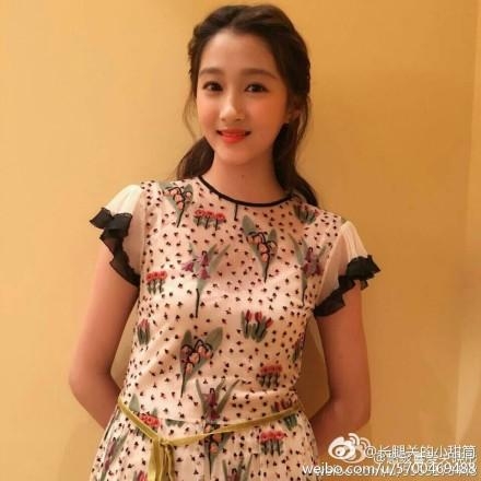 周冬雨，关晓彤电影节互不搭理，全程臭脸！网友：这是有多大仇！_影视 