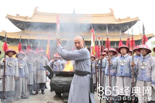 电视剧中于成龙两江总督和赫里的江宁大将军谁