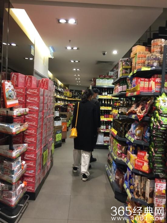 黄宗泽与日籍女模Jun