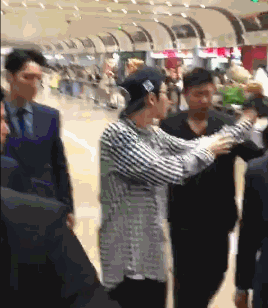 朴海镇粉丝送香菜表情包233 盘点明星收的奇葩礼物