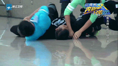 奔跑吧兄弟第四季黑人强势回归却被“羞辱” 盘点陈建州被撕瞬间（2）