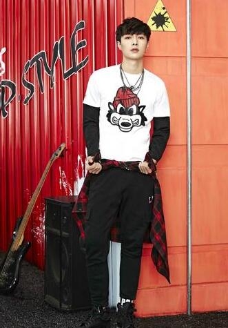 《极限挑战》第二季第一期张艺兴上衣牌子