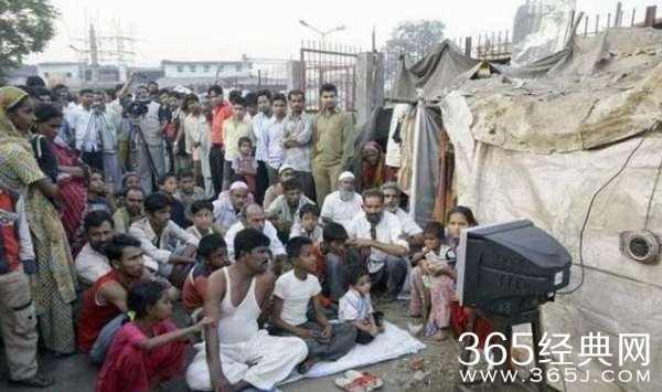 印度11岁男孩和5岁女童举行婚礼 新娘痛哭