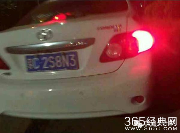 女子上车前发给老公的车牌号码照片