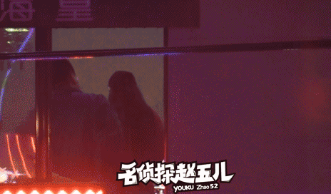 张馨予被三男搂抱袭胸 关系复杂信息量大