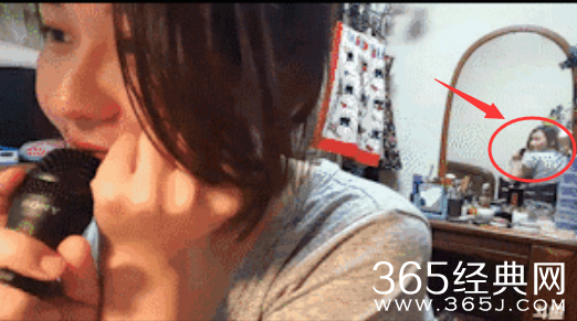 斗鱼TV日本女主播发生惊悚灵异事件 镜中人转身偷笑