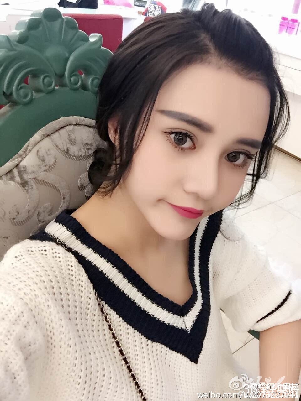 田源激吻事件小女友不是潘雨润 是艺人李世豪的女朋友 并没激吻只是角度问题