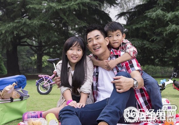 任贤齐10岁女儿Rati和7岁儿子Cody照片