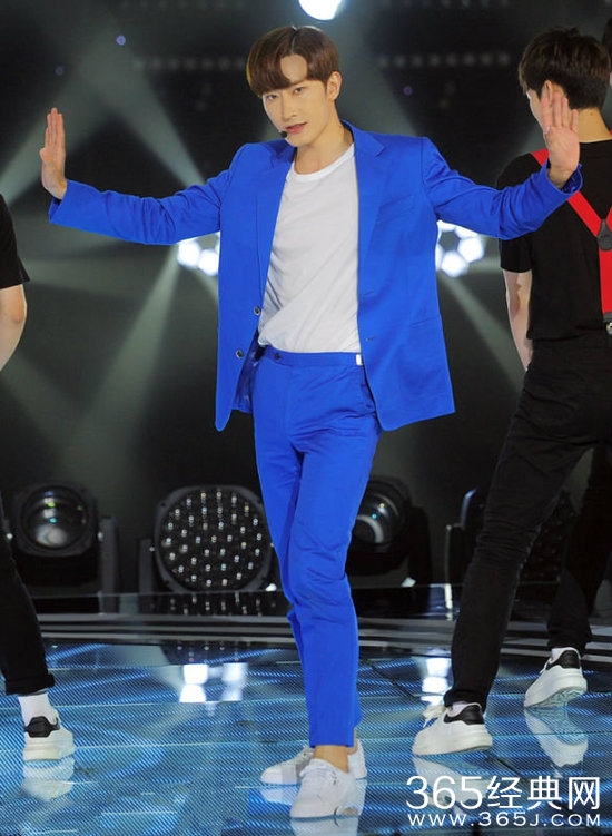 周觅挥泪告别THE SHOW 直播中一度哽咽