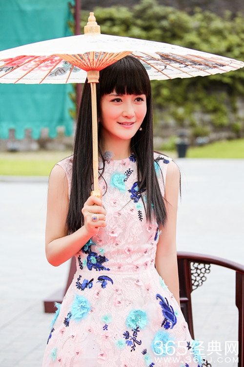 谢娜搞笑演绎纤夫的爱 大秀神技玩穿越