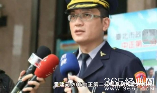 无赖持香肠闹派出所 激怒霍建华所长哥哥