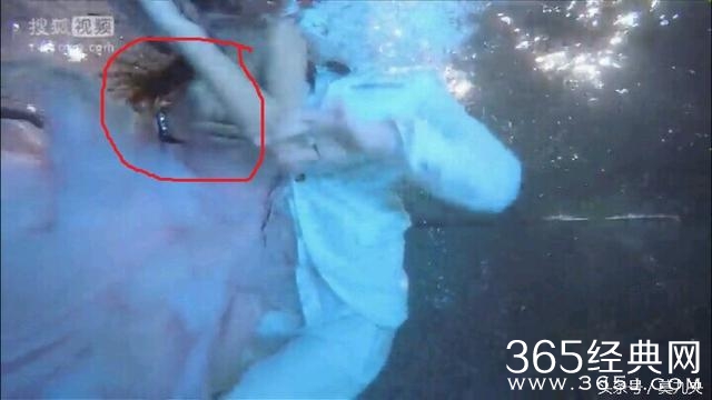 《亲爱的，公主病》一来就摸胸，背景搞基是想告诉我们什么？