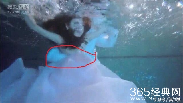 《亲爱的，公主病》一来就摸胸，背景搞基是想告诉我们什么？