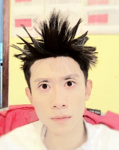 张一山变身超级赛亚人 怼网友：不服我就扎你！