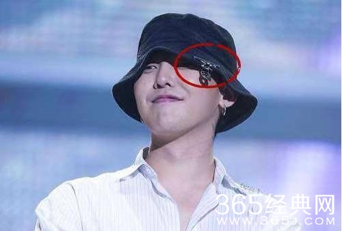 baby被网友爆料花百元买权志龙同款夹子，称其：脑残粉