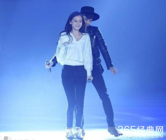 baby被网友爆料花百元买权志龙同款夹子，称其：脑残粉