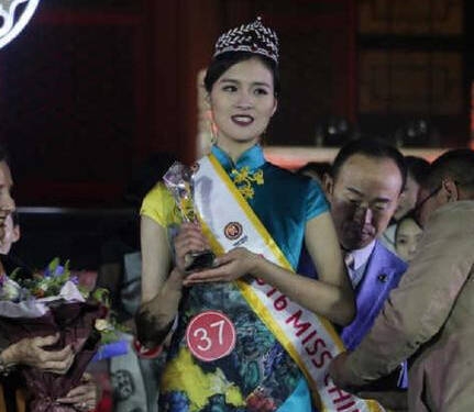 网红当选世界小姐中国区冠军后 竟秒甩男友