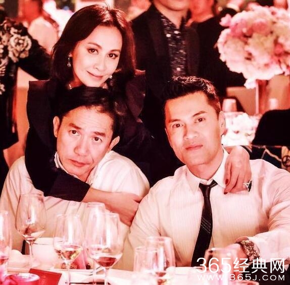 刘嘉玲夫妇和吕良伟合照