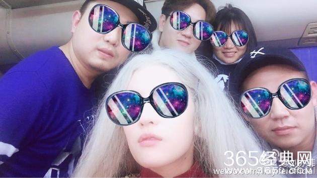 刘亦菲晒剧照 蓬松散乱长白发也难掩颜值