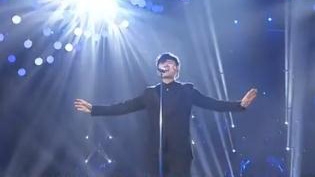 张杰演唱会花絮 排练三遍仍不停歇