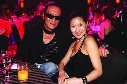 谢贤33岁女友Coco私房照曝光 D罩杯抢镜