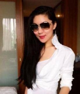 谢贤33岁女友Coco私房照曝光 D罩杯抢镜