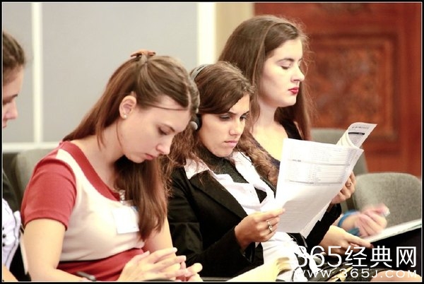 奥运美女经济拮据 竟去日本当女忧