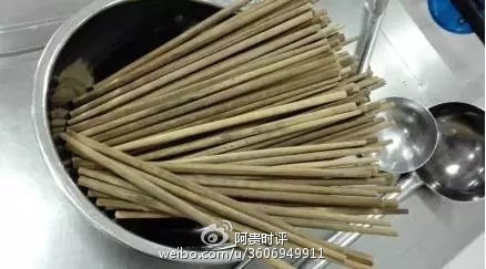 网曝陕西汉中某私立学校餐厅 家长们气炸