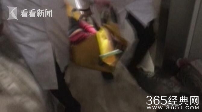 女子一怒将男友的家点燃 却发现自己出不去了