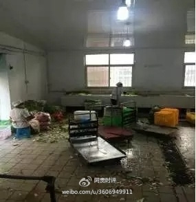 网曝陕西汉中某私立学校餐厅 家长们气炸