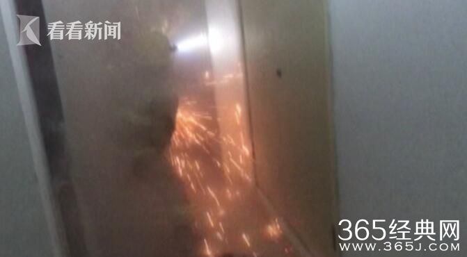 女子一怒将男友的家点燃 却发现自己出不去了