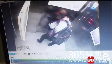 男子电梯里强吻小男孩并作出不雅动作视频图片