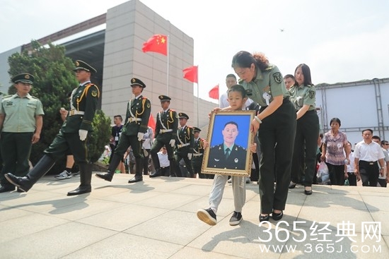 2016中国无战事 超30名军人为国牺牲