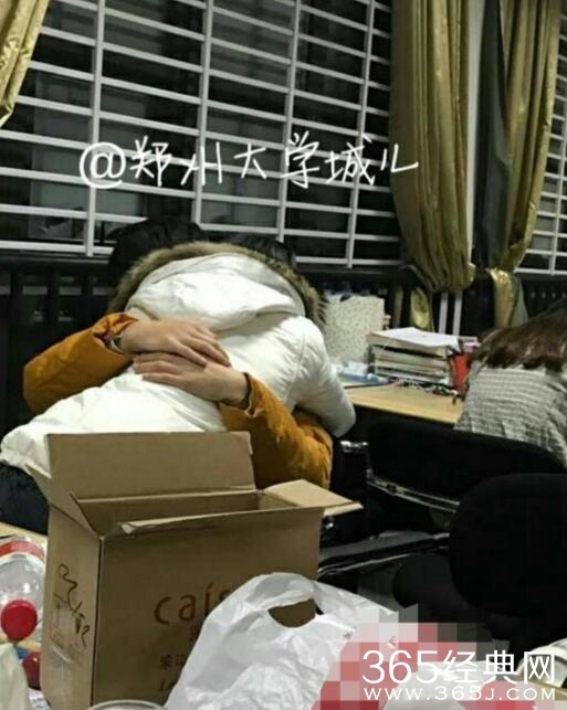 郑州财经学院学校图书馆情侣大尺度过激举动全套图片