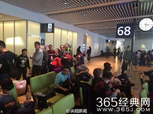 北海道特大暴雪致数千人滞留机场 中国多架次航班抵达支援