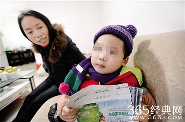 重庆一男孩被父亲放幼儿园10个月：快记不清妈妈的样子了
