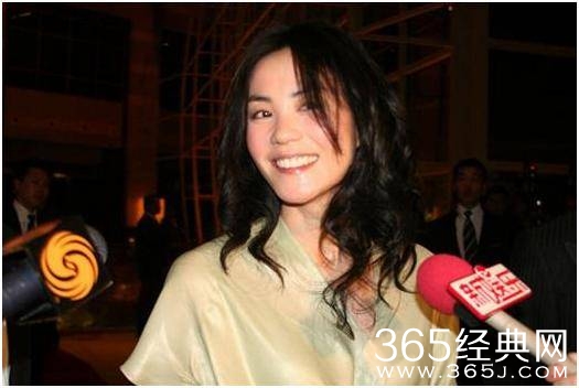 王菲为何被众人合力从神坛推倒在地？还惨遭众明星集体打脸