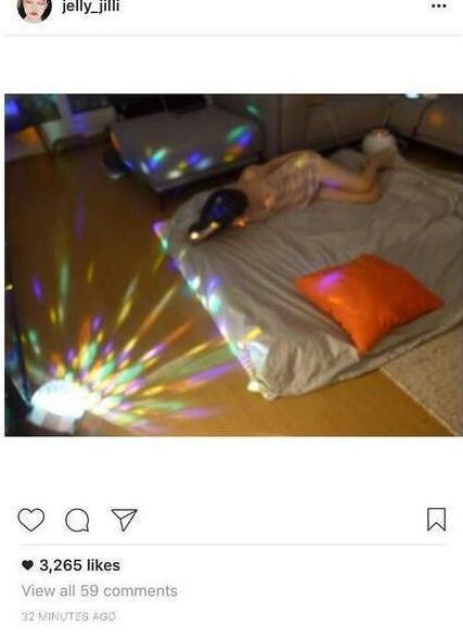 雪莉大尺度睡衣照引争议 网友:赤裸裸的诱惑