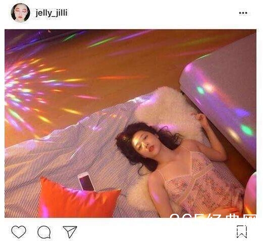 雪莉大尺度睡衣照引争议 网友:赤裸裸的诱惑