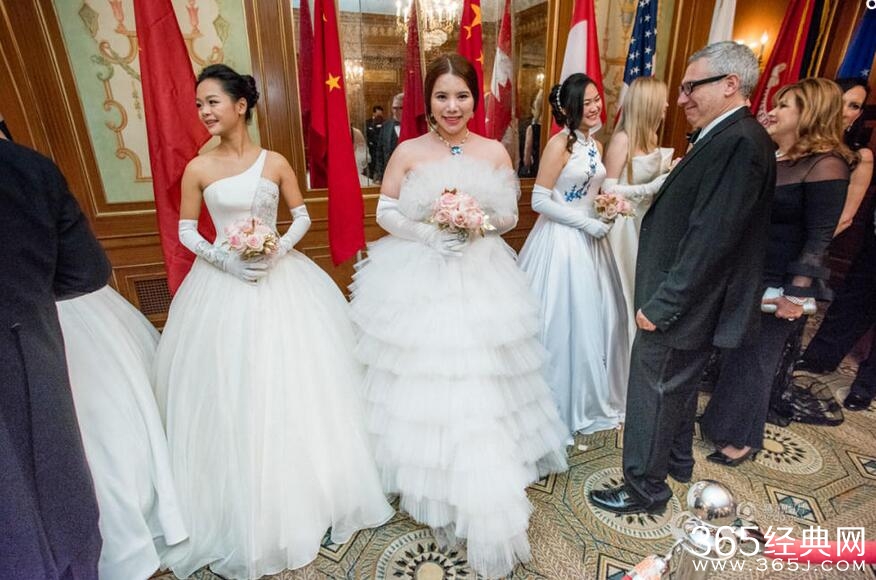 余晚晚家庭背景父亲余静渊资料 参加世界名媛舞会抢镜