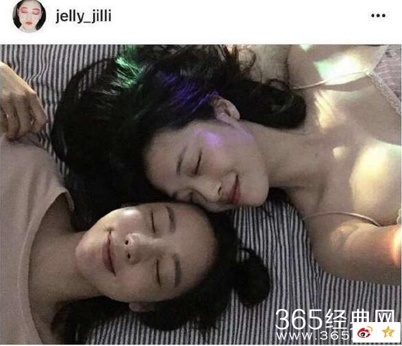 雪莉大尺度睡衣照引争议 网友:赤裸裸的诱惑