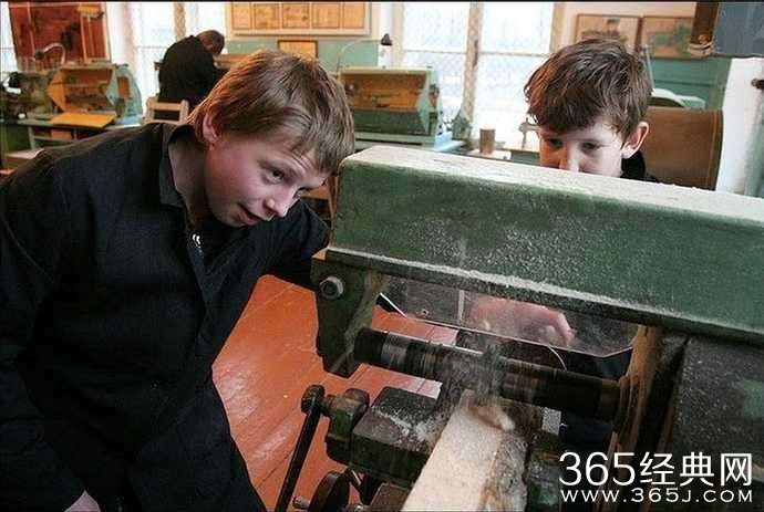 俄罗斯农村穷的让中国人震惊：年轻人唯一出路是当兵