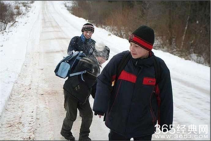 俄罗斯农村穷的让中国人震惊：年轻人唯一出路是当兵