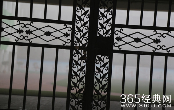 郑州雾霾红警部分高中未停课 有学生调侃我们是天生的绿萝