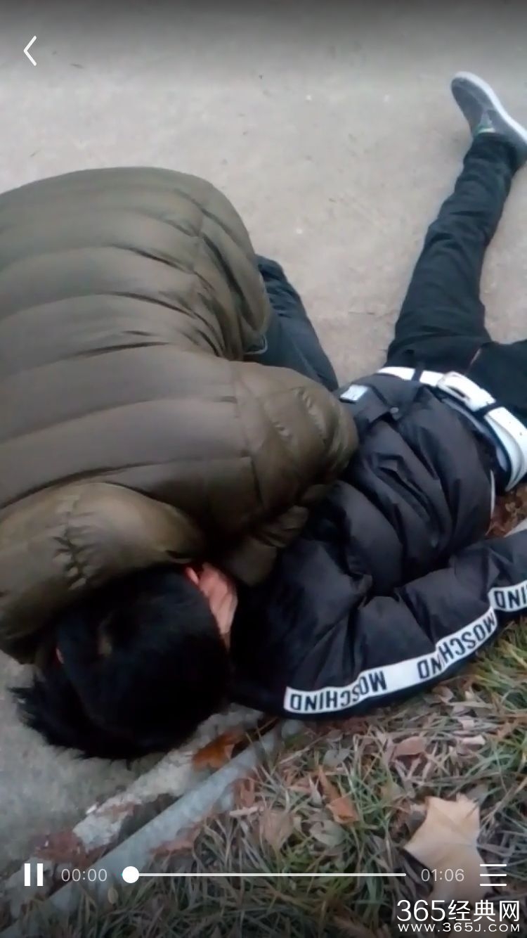 学生晨练心跳骤停 老师双膝跪地将他抢救回来