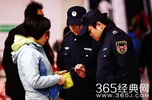 西安一对母女地铁逃票 同刷一张学生卡被罚