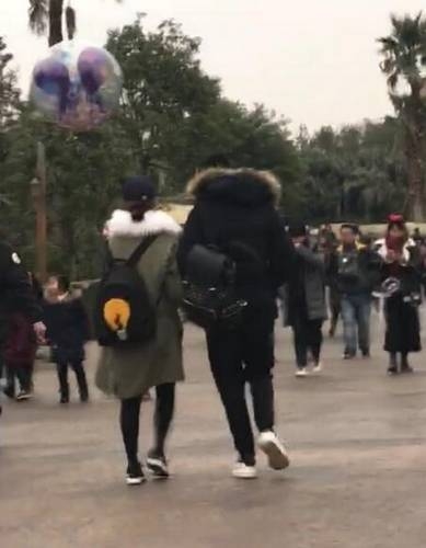 杨紫秦俊杰迪士尼甜蜜约会 杨紫秦俊杰恋爱是真的吗