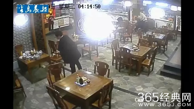 只因吃面时多看了一眼 女子遭玻璃瓶砸头